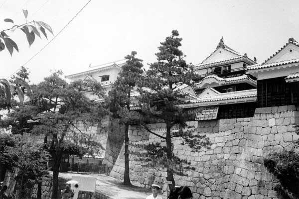 松山城について｜歴史や概要を詳しく解説