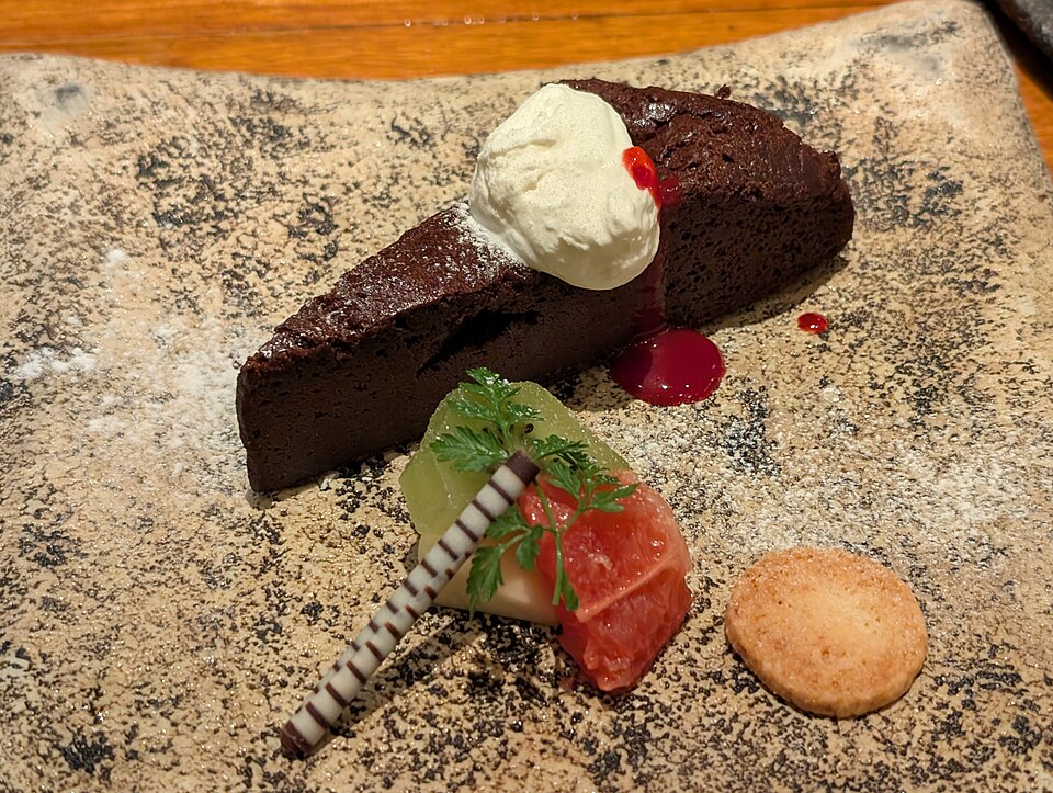 居酒屋のお通しと最初の一杯のビール