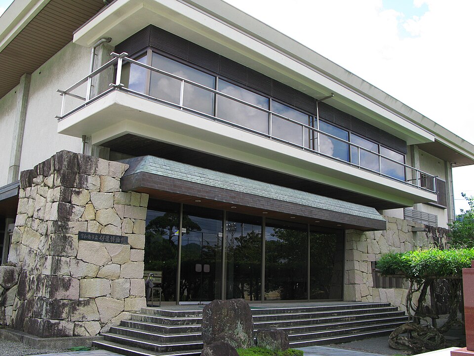 伊達博物館の外観、宇和島市内に建つ博物館の建物