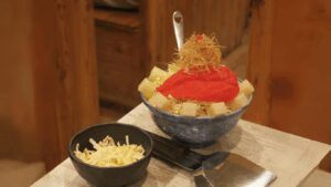 3 种精选的东京美食（例如，您必须品尝的特产/当地美食）。